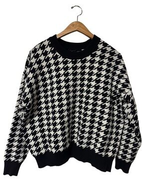 Cute houndstoothish sweater!